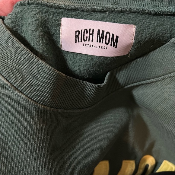 BRAND NEW TINX Rich Mom Tribeca crew neck sweatshirt. - Picture 6 of 6